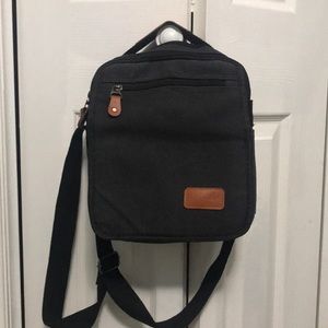 grey cross body purse with lots of storage!